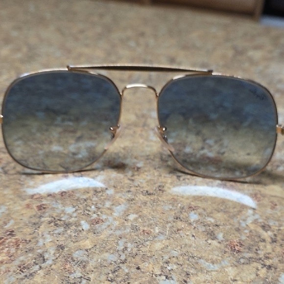 Ray-Ban Gold Aviator Sunglasses with Gray Lenses - Picture 4 of 4